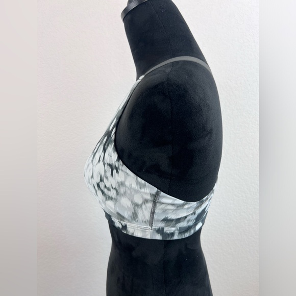 Offline By Aerie Shine Strappy Black in Grey/white Sports Bra Size M - Picture 4 of 10